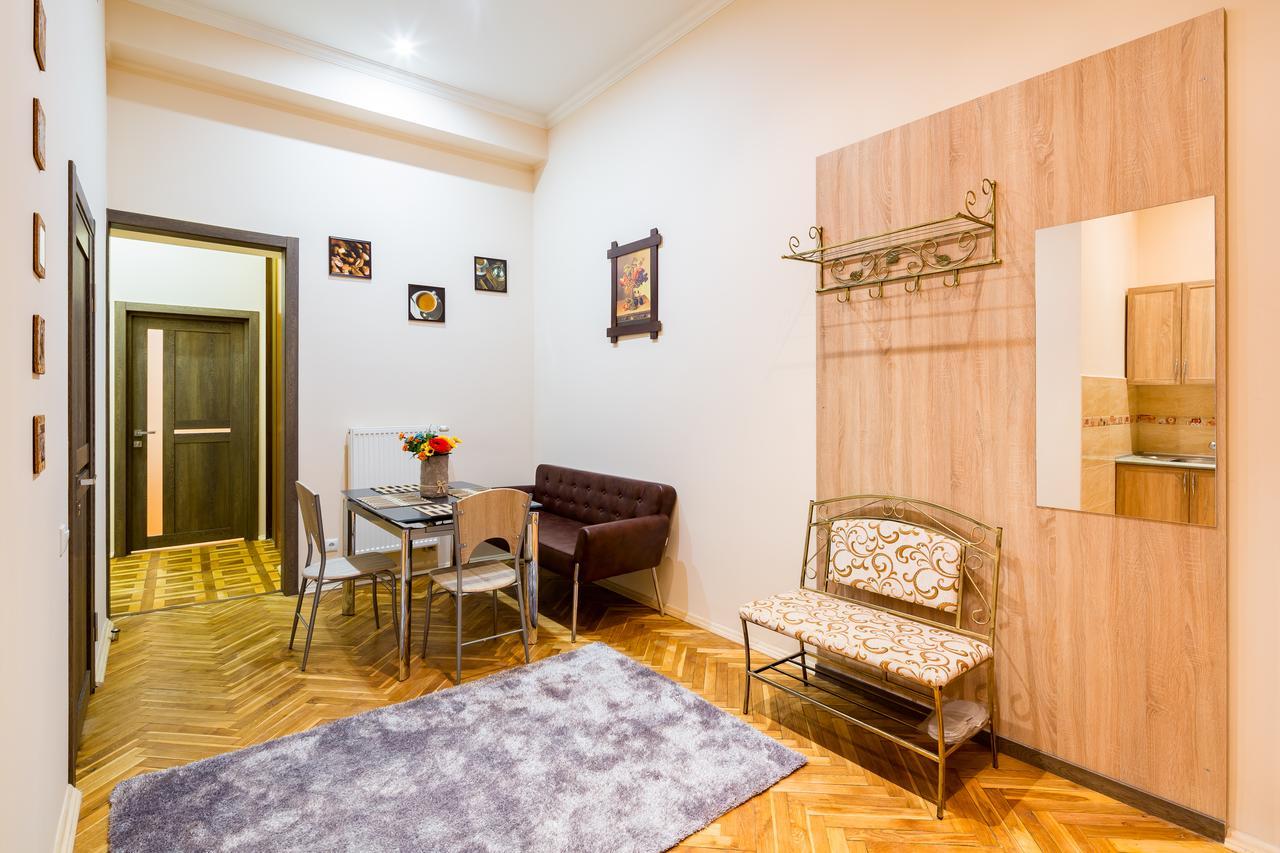 Apartments Alfa Kostyushka 5 リヴィウ エクステリア 写真