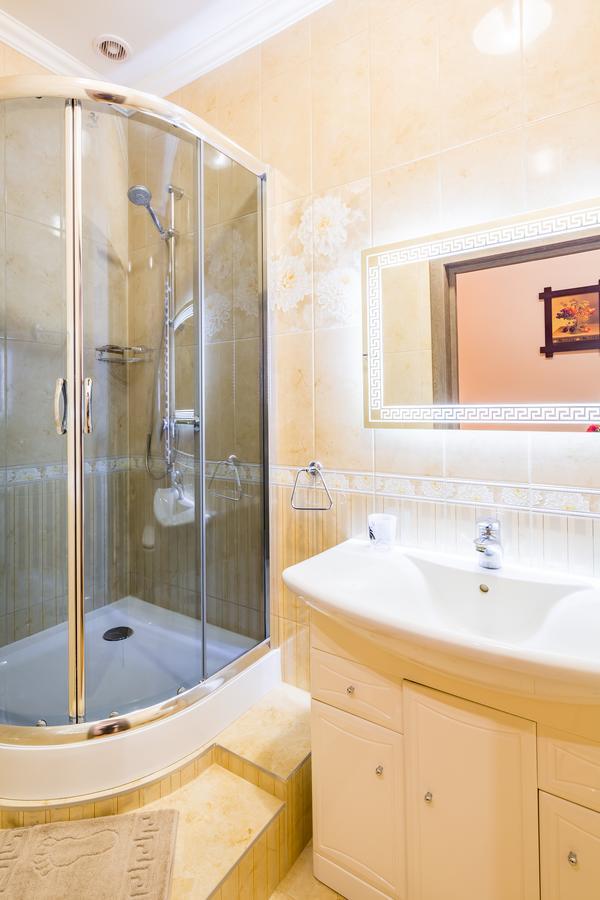 Apartments Alfa Kostyushka 5 リヴィウ エクステリア 写真